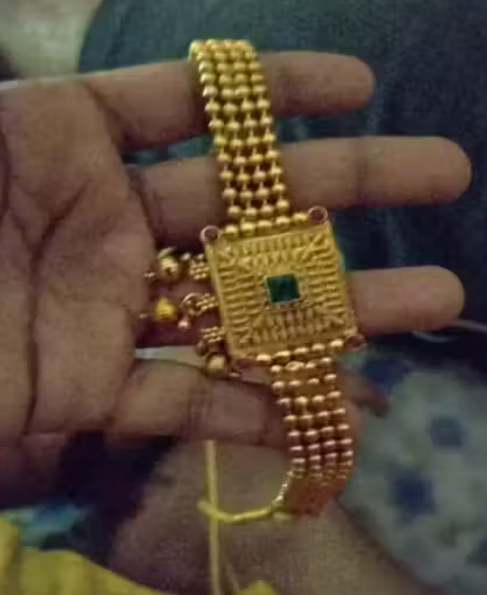 Chick Jewellery Set Golden Colour