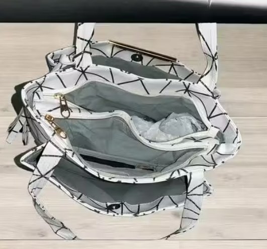 New style hand bag for girls and women school college and office