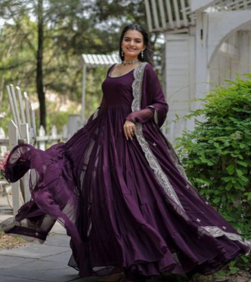 Women Regular Kurta with Pyjamas & With Dupatta