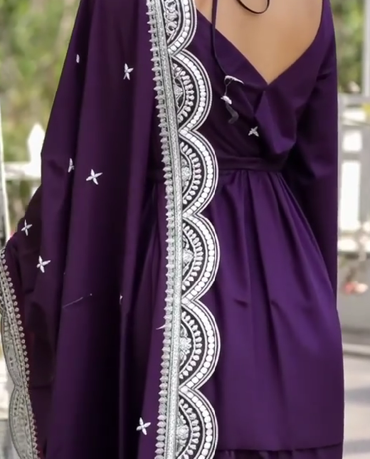 Women Regular Kurta with Pyjamas & With Dupatta