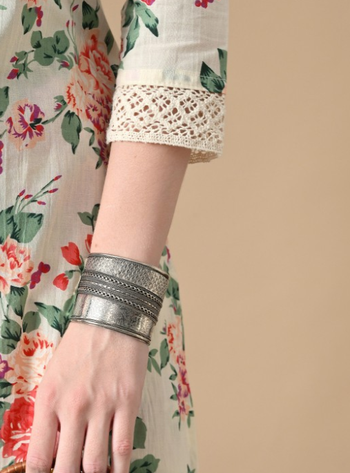 Women Floral Printed Thread Work Pure Cotton Kurta with Pyjamas