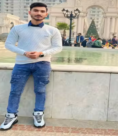 Stylish Men White Popping out Winter Culting Sweatshirt