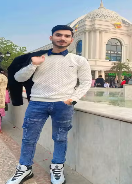 Stylish Men White Popping out Winter Culting Sweatshirt