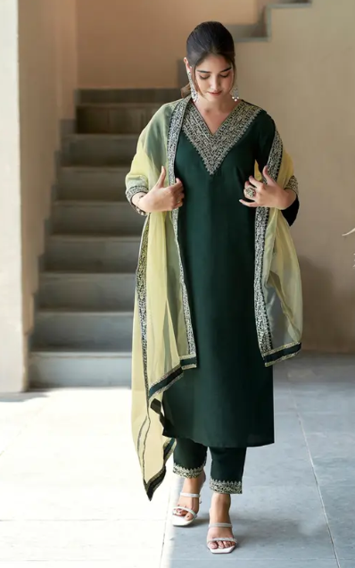 Women Silk Blend Kurta Pant Dupatta Set