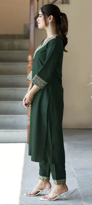 Women Silk Blend Kurta Pant Dupatta Set