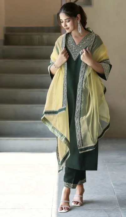 Women Silk Blend Kurta Pant Dupatta Set