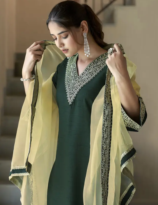Women Silk Blend Kurta Pant Dupatta Set