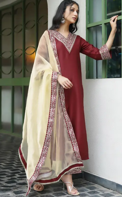 Women Silk Blend Kurta Pant Dupatta Set