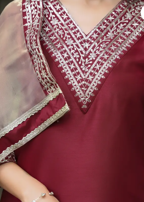 Women Silk Blend Kurta Pant Dupatta Set