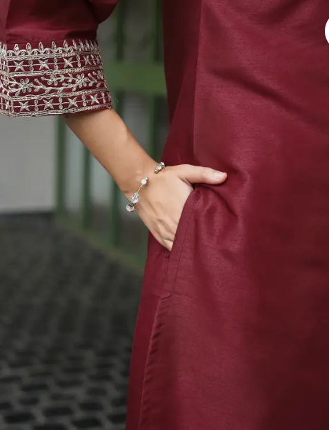 Women Silk Blend Kurta Pant Dupatta Set