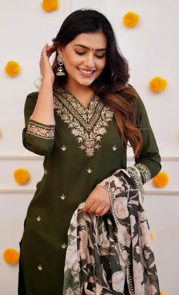 Women Worked Viscose Rayon Kurta Pant Dupatta Set