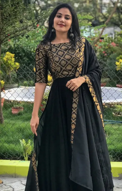 Women Viscose Rayon Kurta Dupatta Set