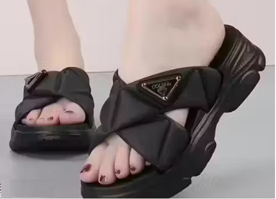 Unique Graceful Women Flipflops & Slippers