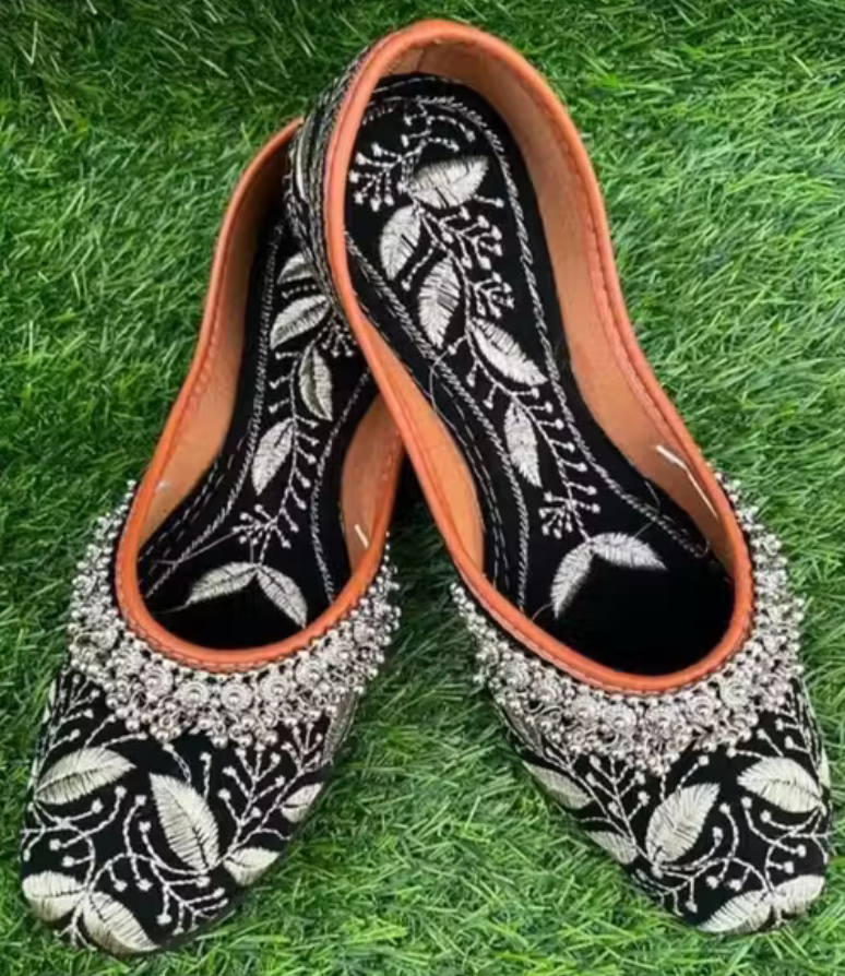 Ankle Bells Stylish Black Floral Jutti