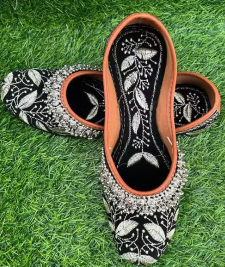 Ankle Bells Stylish Black Floral Jutti