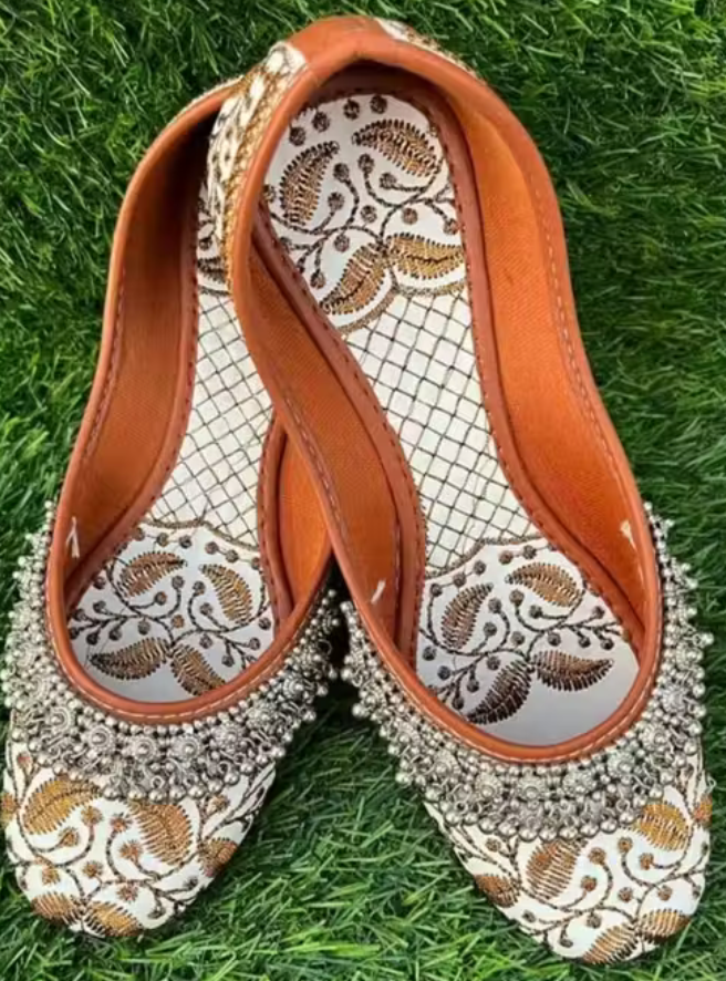 Ankle Bells Stylish Floral Print Jutti