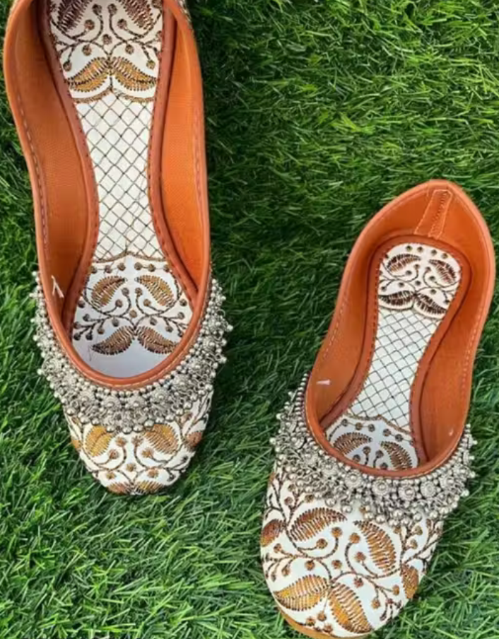 Ankle Bells Stylish Floral Print Jutti
